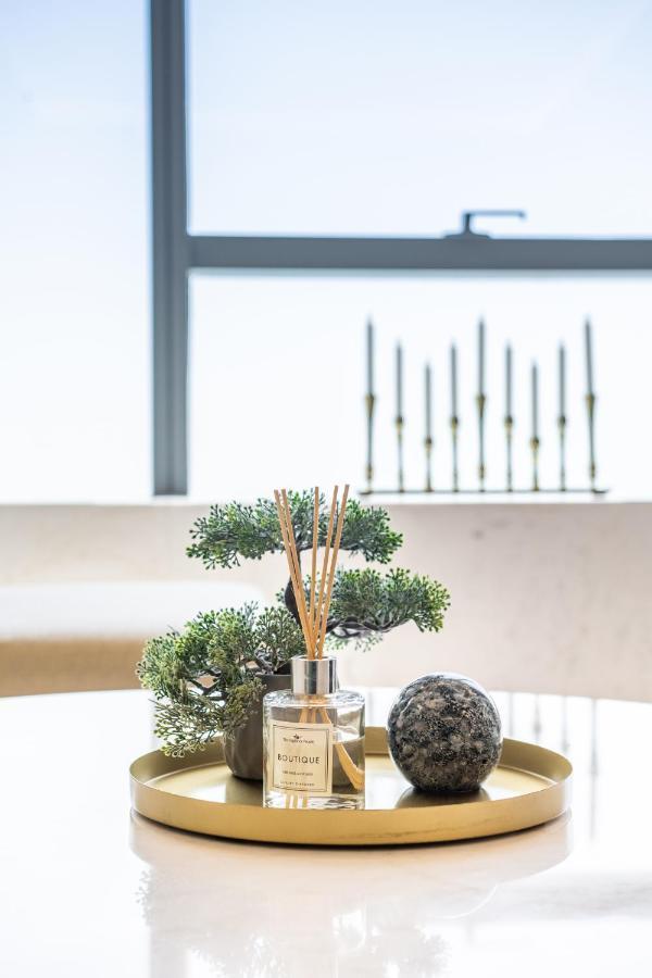 דובאי Ultra Luxury Palm Tower With Shared Hotel Facilities מראה חיצוני תמונה